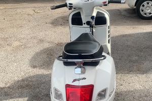 Vespa 300 gts