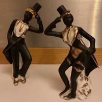 Due statuette in porcellana