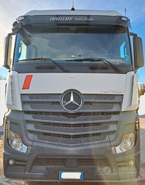 Mercedes Actros e Semirimorchio Schmitz