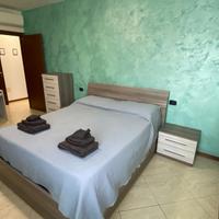 Letto matrimoniale con contenitore + 2 comodini