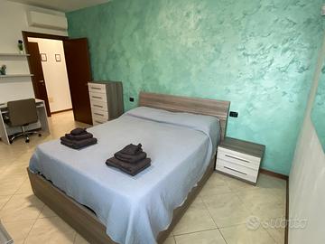 Letto matrimoniale con contenitore + 2 comodini