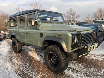 Land Rover Defender 110 2.4 TD4 Station Wagon SE