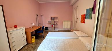 Stanza grande con terrazzo