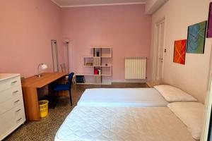 Stanza grande con terrazzo