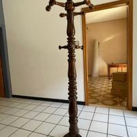 Attaccapanni da terra vintage in legno lucido