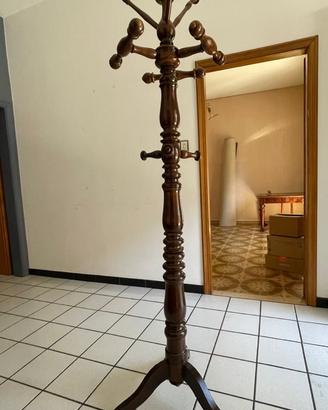 Attaccapanni da terra vintage in legno lucido