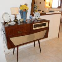 mobile radiofonico geloso