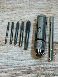 Maschiatore a cricchetto con maschi