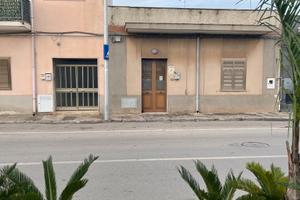 Talsano V.Europa P.T.indipendente da ristrutturare