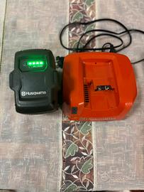 Batterie e Caricabaterie Husqvarna BLi 300 e QC330