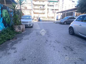 AUTORIMESSA A NAPOLI