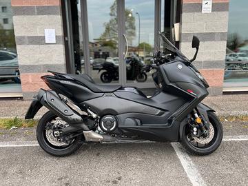 YAMAHA TMAX 560 iva esposta