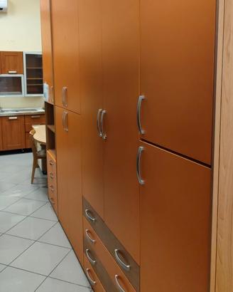 Codice: 10383  ARMADIO N.6 ANTE STILE ODERNO COLOR