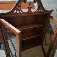 Vetrina divisibile in due parti, da incasto, anche