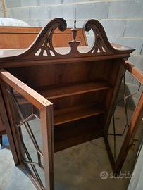 Vetrina divisibile in due parti, da incasto, anche