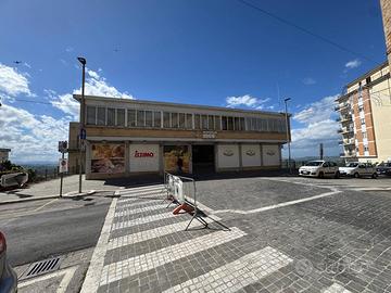 Locale commerciale artigianale uffici - Mon...