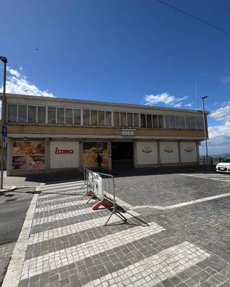 Locale commerciale artigianale uffici - Mon...