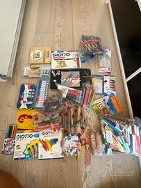 Lotto materiale da disegno e cancelleria