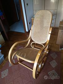 Sedia a dondolo di legno di faggio in stile Vienna