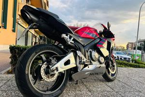 HONDA CBR 600 RR TUTTO INCLUSO ANCHE PASSAGGIO!