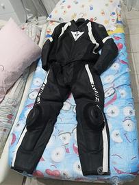 tuta dainese con stivali dainese