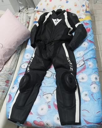 tuta dainese con stivali dainese