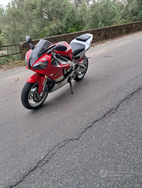 Yamaha r1