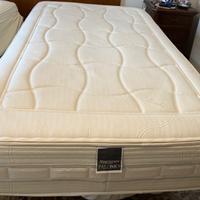 Materasso a molle + letto in legno