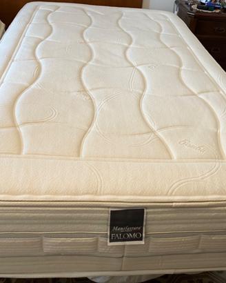 Materasso a molle + letto in legno