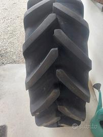 Pneumatico Michelin 380/70R24 (pari al nuovo)