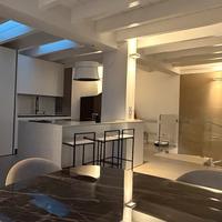 cucina moderna, bianca opaca con isola