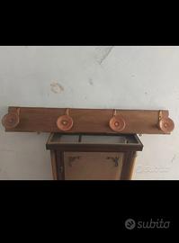 Appendiabiti in legno da parete