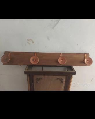 Appendiabiti in legno da parete