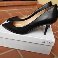 Decolletè in pelle nera Guess 38