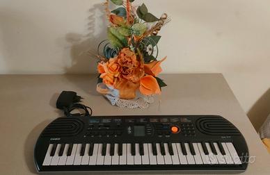 pianola Casio SA-77 con alimentatore e custodia 