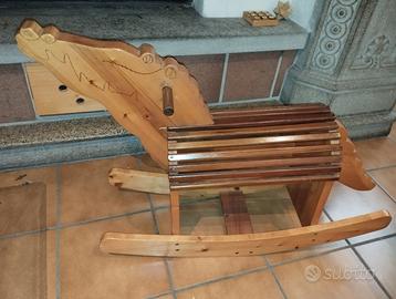 Cavallo a dondolo in legno
