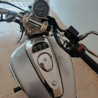 Moto semplice da guidare con cambio marce