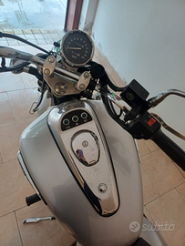 Moto semplice da guidare con cambio marce