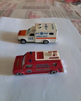 2 macchinine ambulanze 1/60 majorette e fire dept