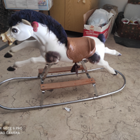 Cavalluccio a dondolo