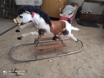 Cavalluccio a dondolo