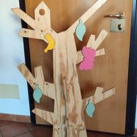 Appendiabiti in legno a forma di albero