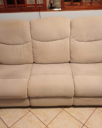 divano grigio chiaro