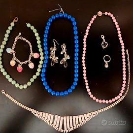 Collezione collane di bigiotteria 