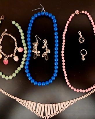 Collezione collane di bigiotteria 