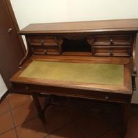 scrivania in legno