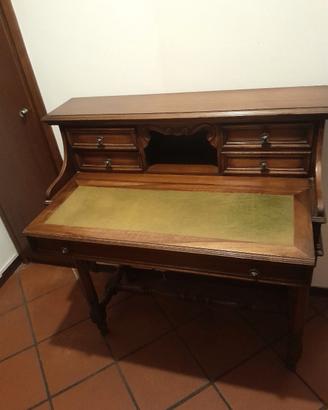 scrivania in legno