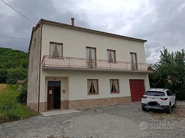 Casa singola immersa nel verde