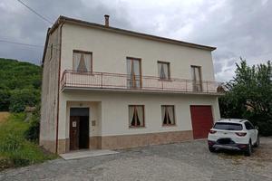 Casa singola immersa nel verde