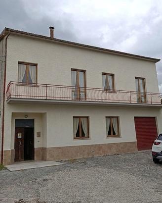 Casa singola immersa nel verde
